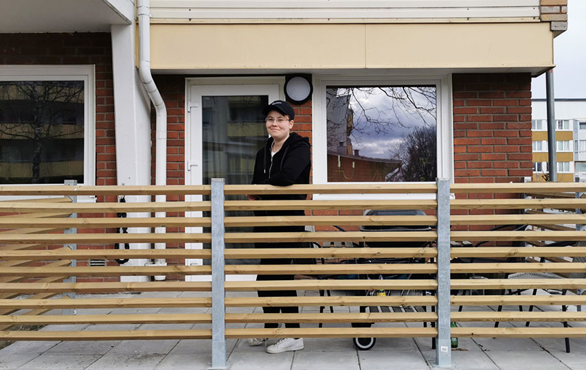 Porträtt av Elin som är hyresgäst hos Victoriahem i Växjö.