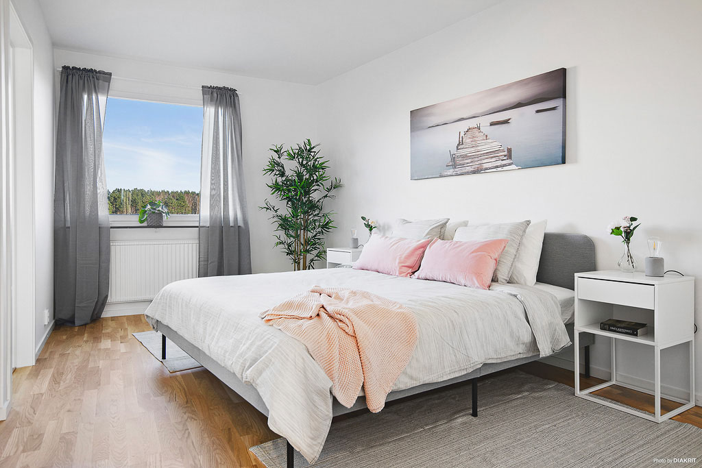 Möblerat sovrum i lägenhet i stadsdelen Brandkärr i Nyköping - Uthyres.