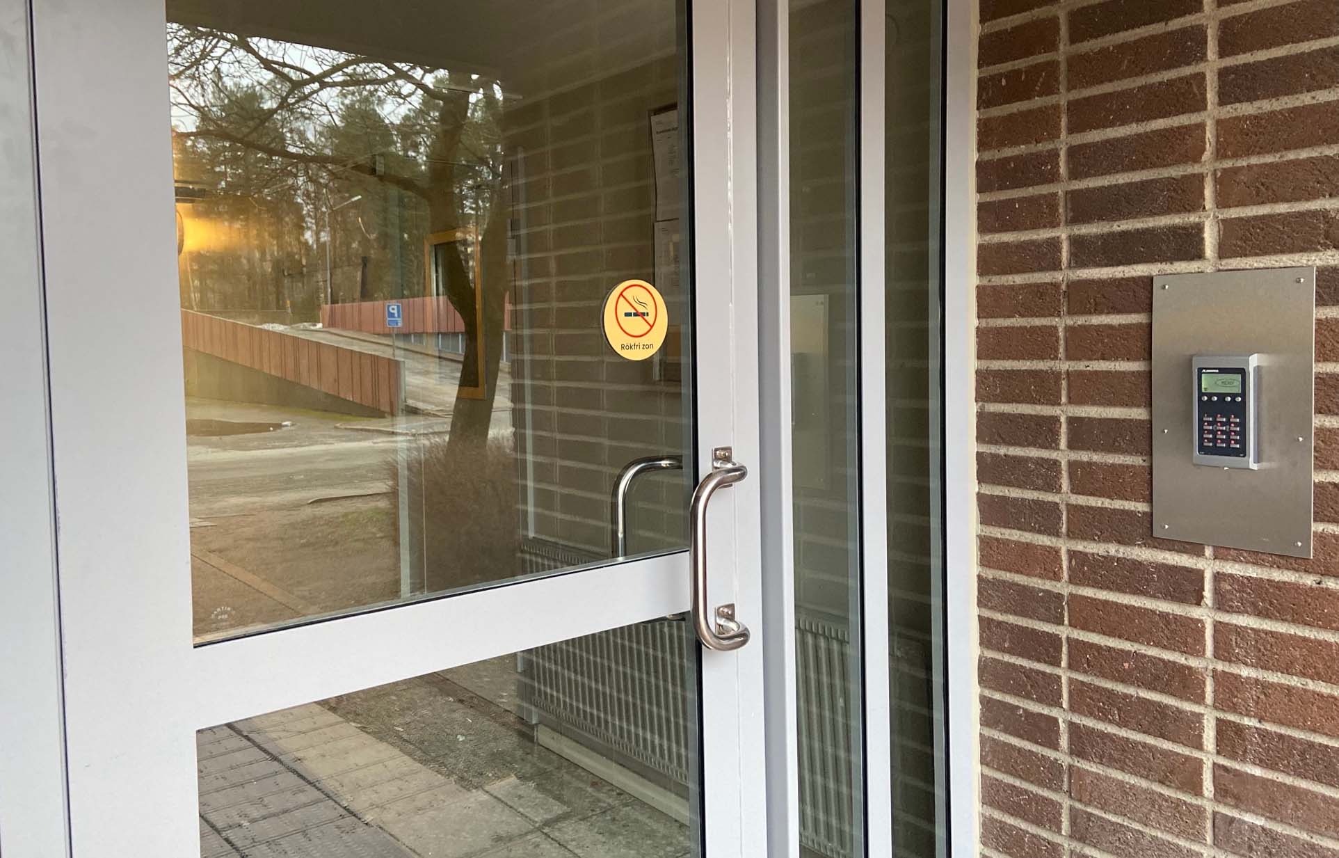 Vi installerar nya portar i Gottsunda. De nya portarna kallas Järvaporten och håller en hög säkerhetsklass.