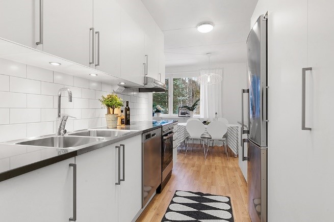 En modern lägenhet med ett topputrustat och möblerbart kök som är tillgänglig för uthyrning i Tranås.