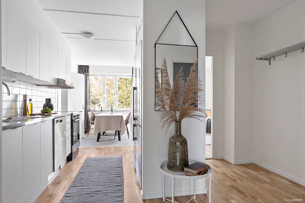 En modern lägenhet med ett topputrustat och möblerbart kök som är tillgänglig för uthyrning i Katrineholm.