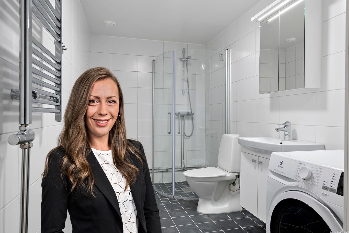 Helkaklat badrum med egen tvättmaskin och torktumlare i marklägenhet i Växjö - Uthyres.
