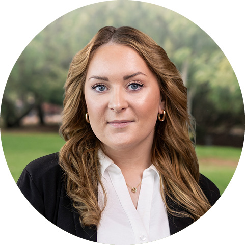 Porträttfoto av Evelina, kontaktperson för hyreslägenheter i Karlskrona