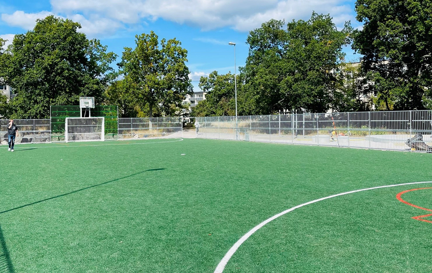 Sommarlovsaktivitet Spontanfotboll på nya Kulan i stadsdelen Kungsmarken i Karlskrona.