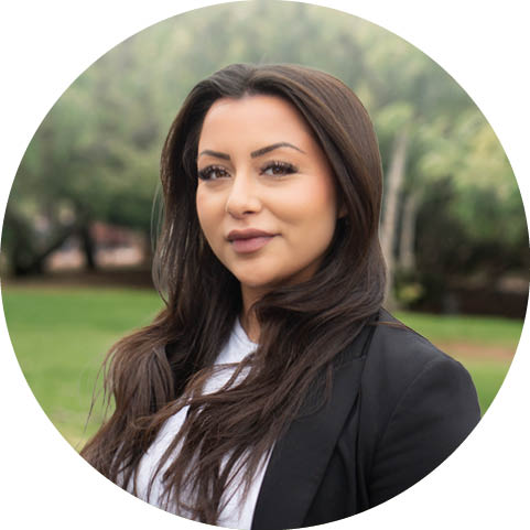 Porträtt av Yasemin, kontaktperson för hyreslägenheter i Landskrona