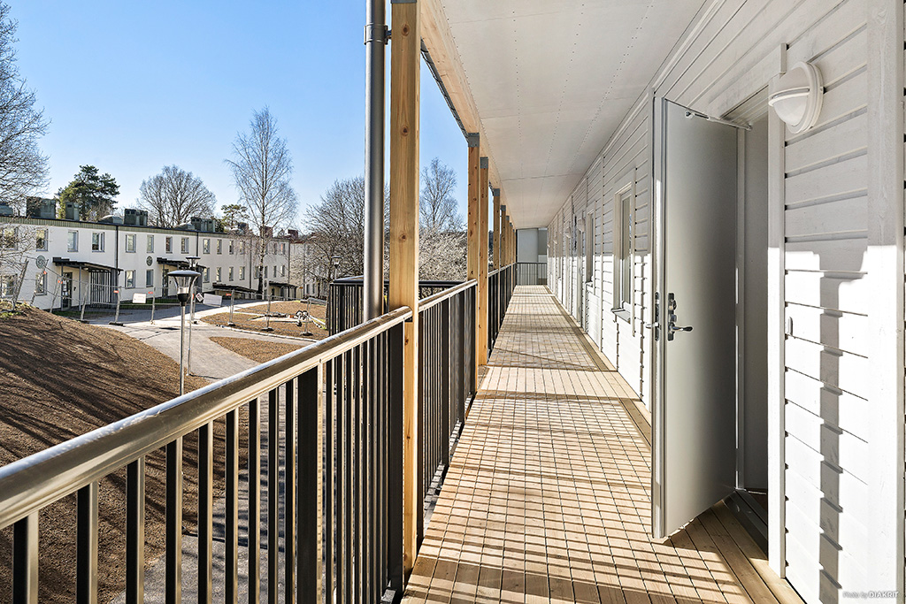 Ett nybyggt flerfamiljbostadshus med lägenheter tillgänglig för uthyrning i Borås.