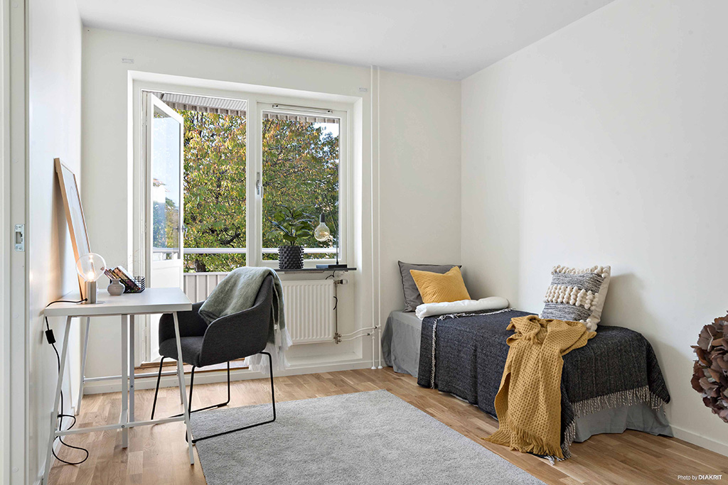 En modern lägenhet med ett topputrustat och möblerbart kök som är tillgänglig för uthyrning i Haninge