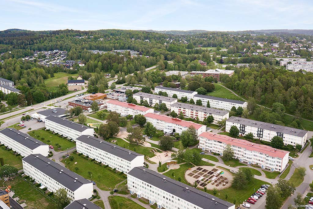 Översiktsbild bostadshus med moderna lägenheter i stadsdelen Hässleholmen, Borås - Uthyres.